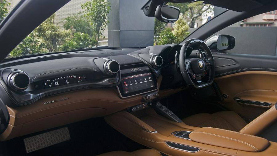 Торпедо Ferrari GTC4Lusso 2016 года  (AU) (фото 6 из 32)